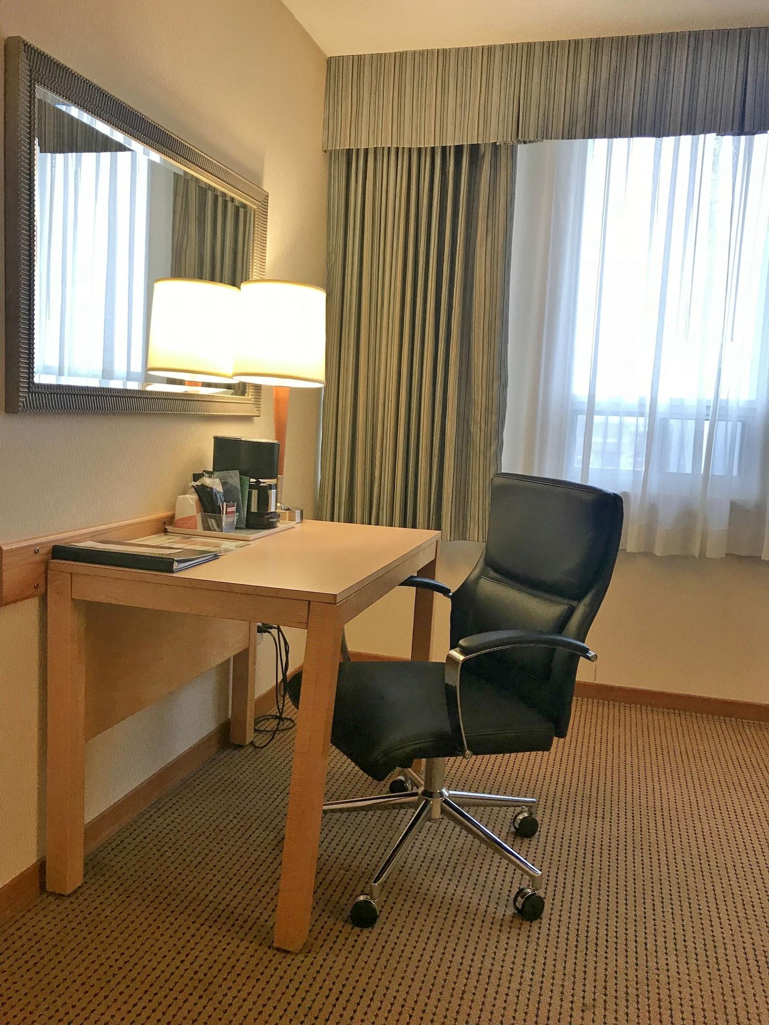 Quality Inn And Suites Montreal East מראה חיצוני תמונה