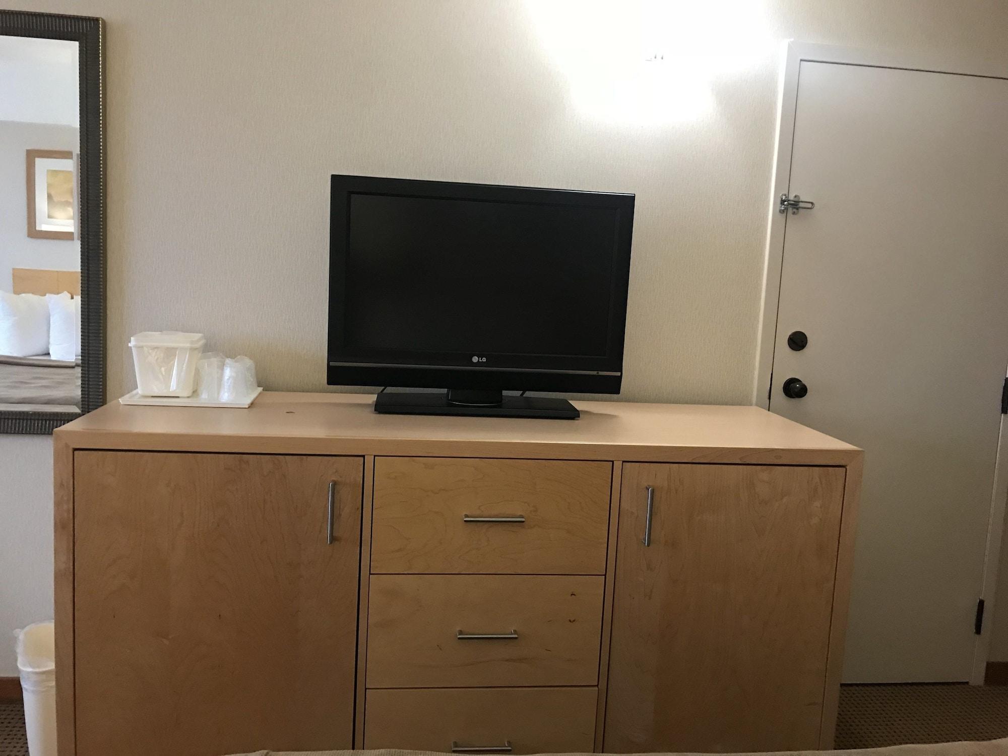 Quality Inn And Suites Montreal East מראה חיצוני תמונה