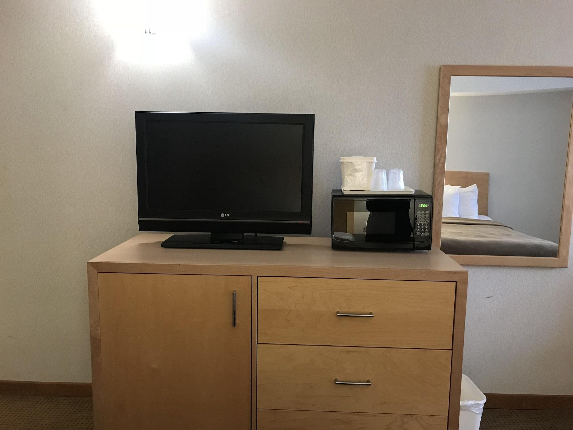 Quality Inn And Suites Montreal East מראה חיצוני תמונה