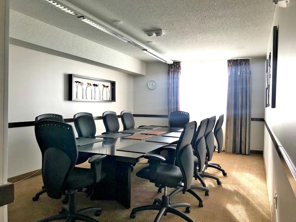 Quality Inn And Suites Montreal East מראה חיצוני תמונה