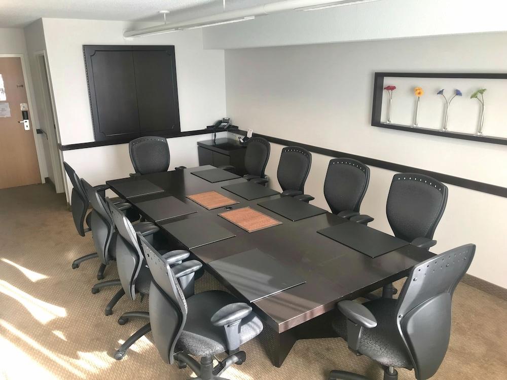 Quality Inn And Suites Montreal East מראה חיצוני תמונה