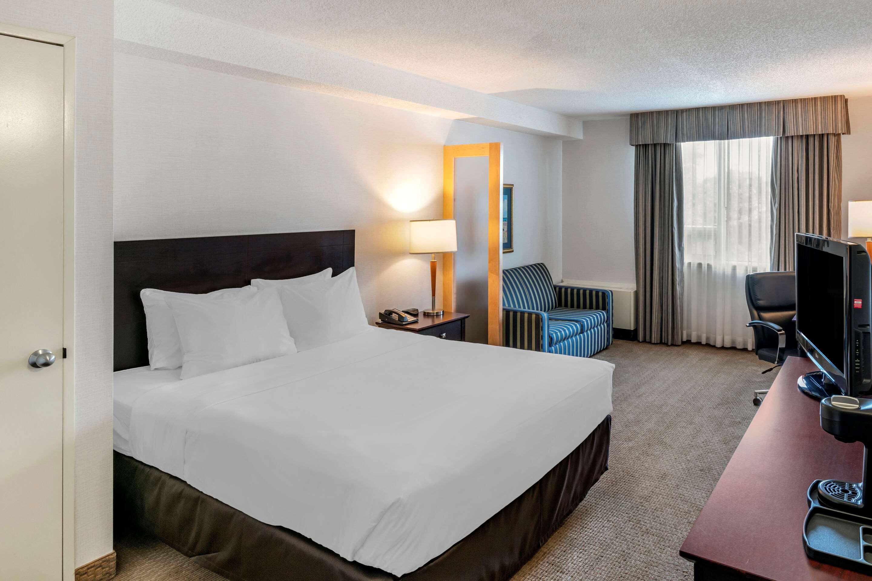 Quality Inn And Suites Montreal East מראה חיצוני תמונה