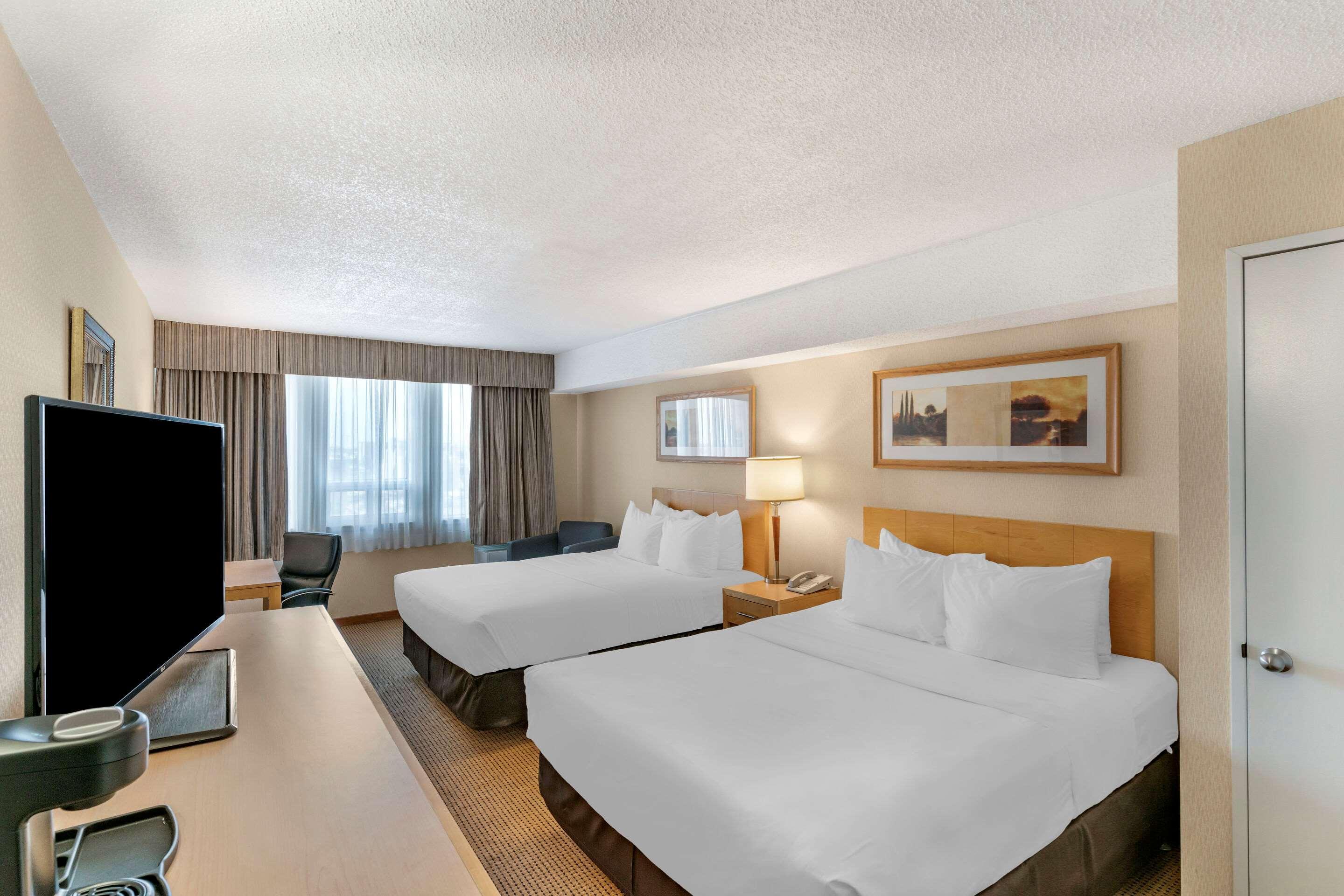 Quality Inn And Suites Montreal East מראה חיצוני תמונה