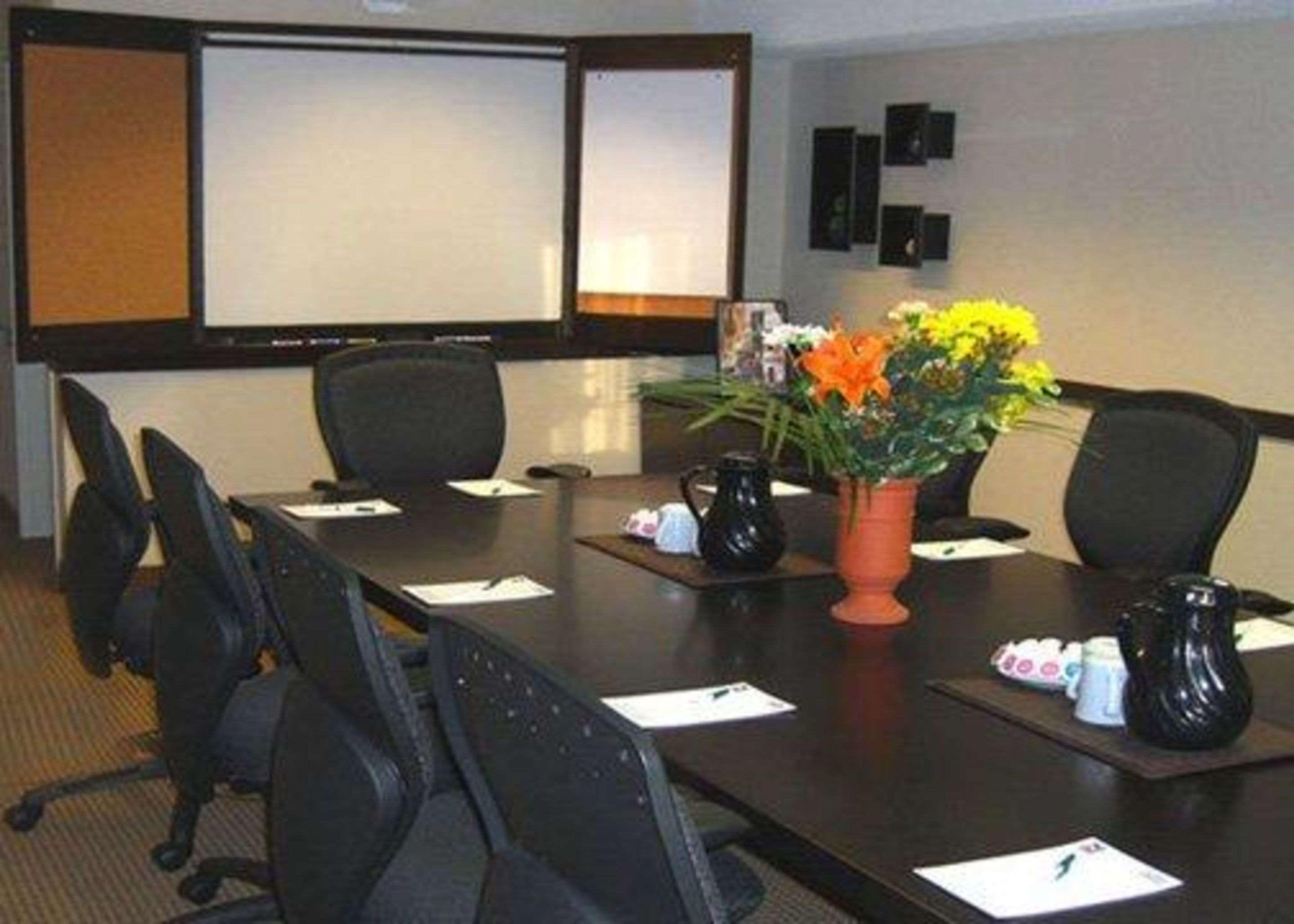 Quality Inn And Suites Montreal East מראה חיצוני תמונה