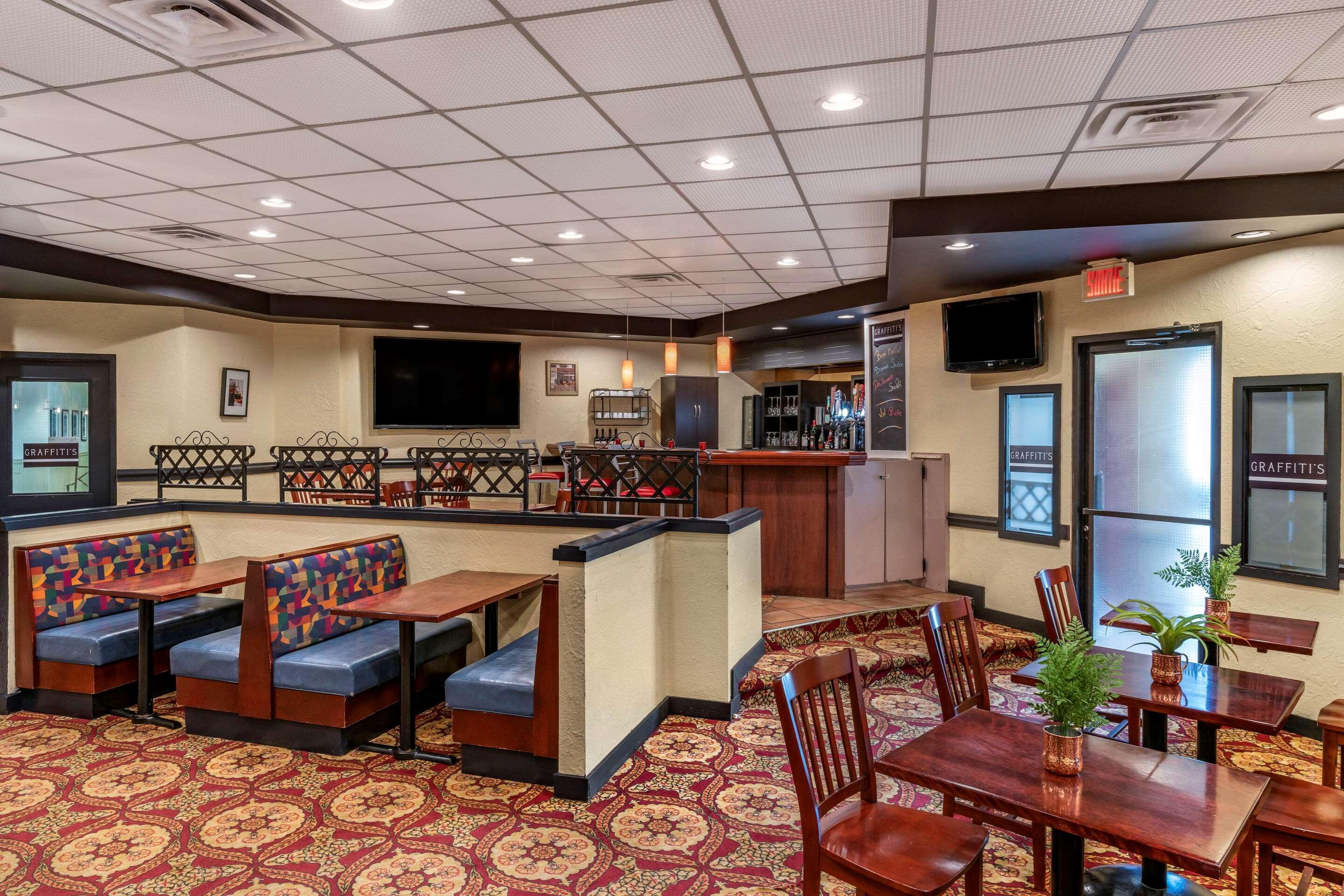 Quality Inn And Suites Montreal East מראה חיצוני תמונה