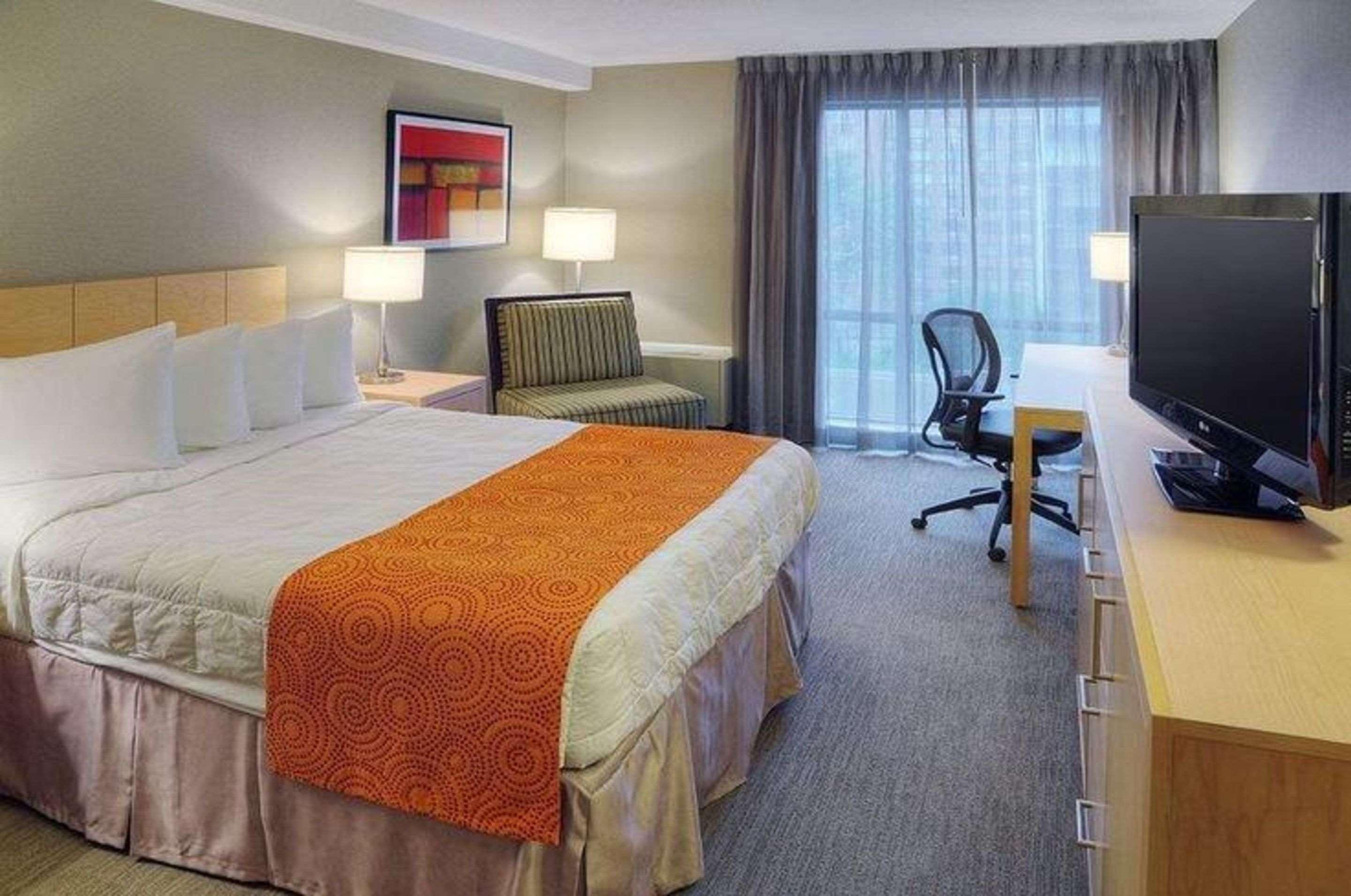 Quality Inn And Suites Montreal East מראה חיצוני תמונה