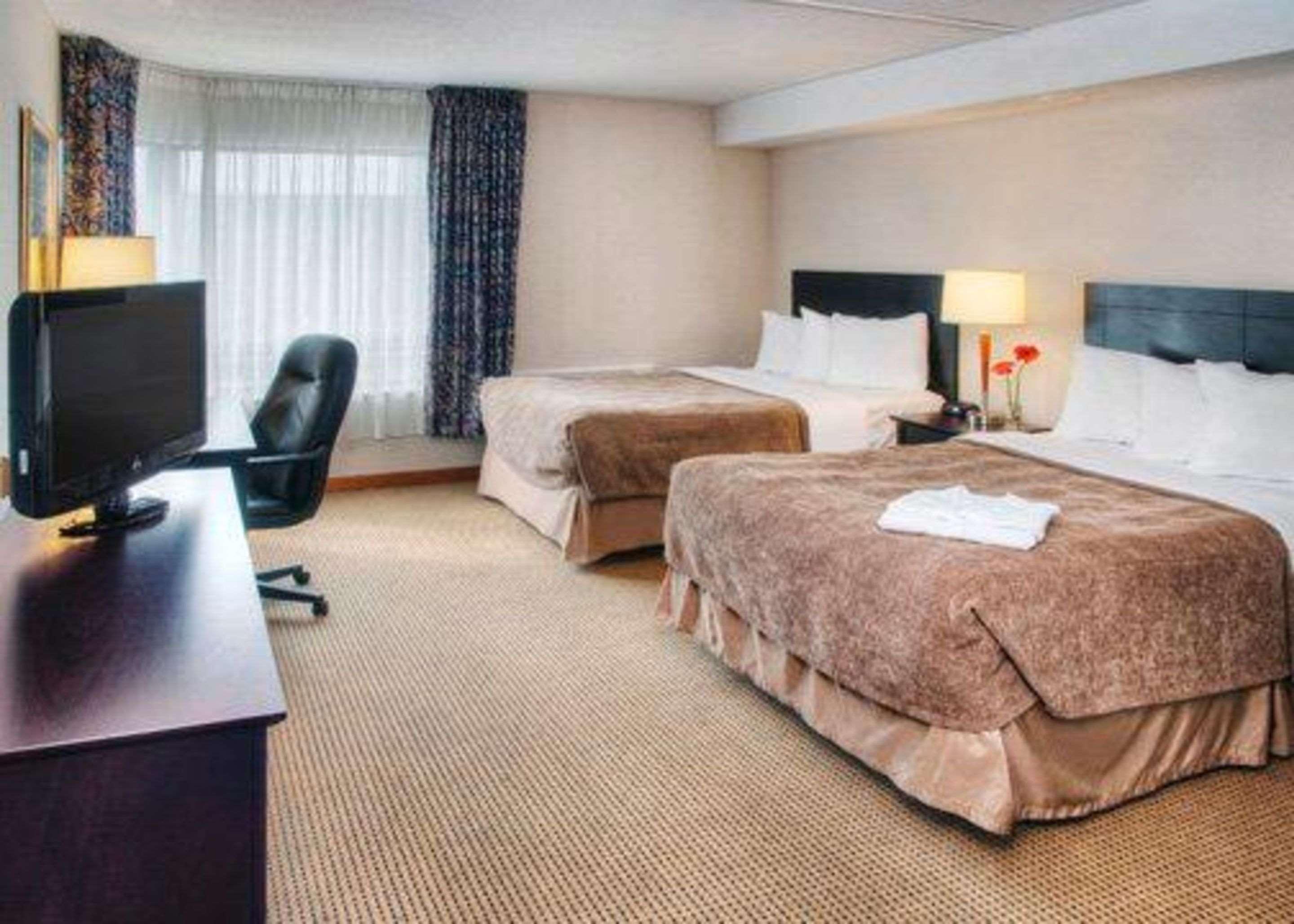 Quality Inn And Suites Montreal East מראה חיצוני תמונה