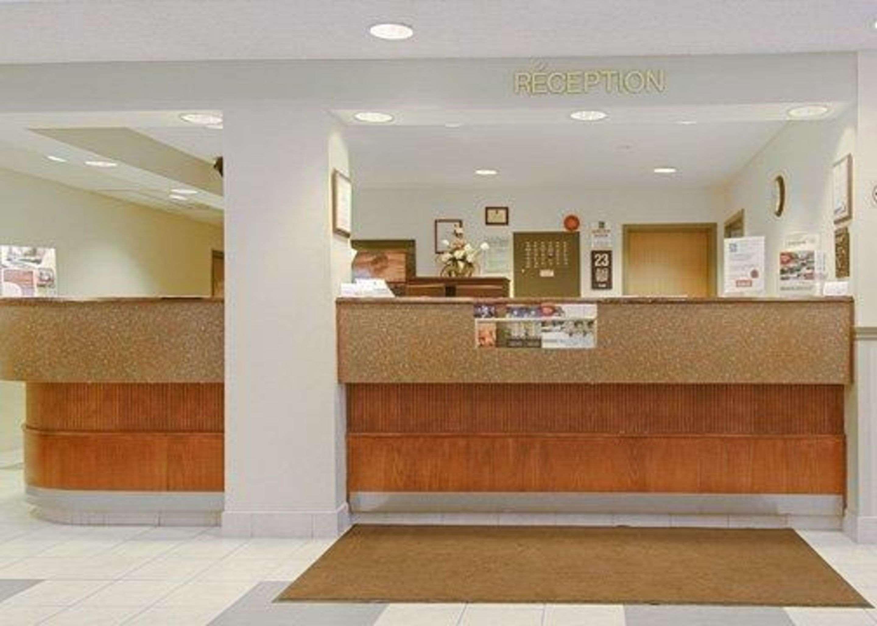 Quality Inn And Suites Montreal East מראה חיצוני תמונה