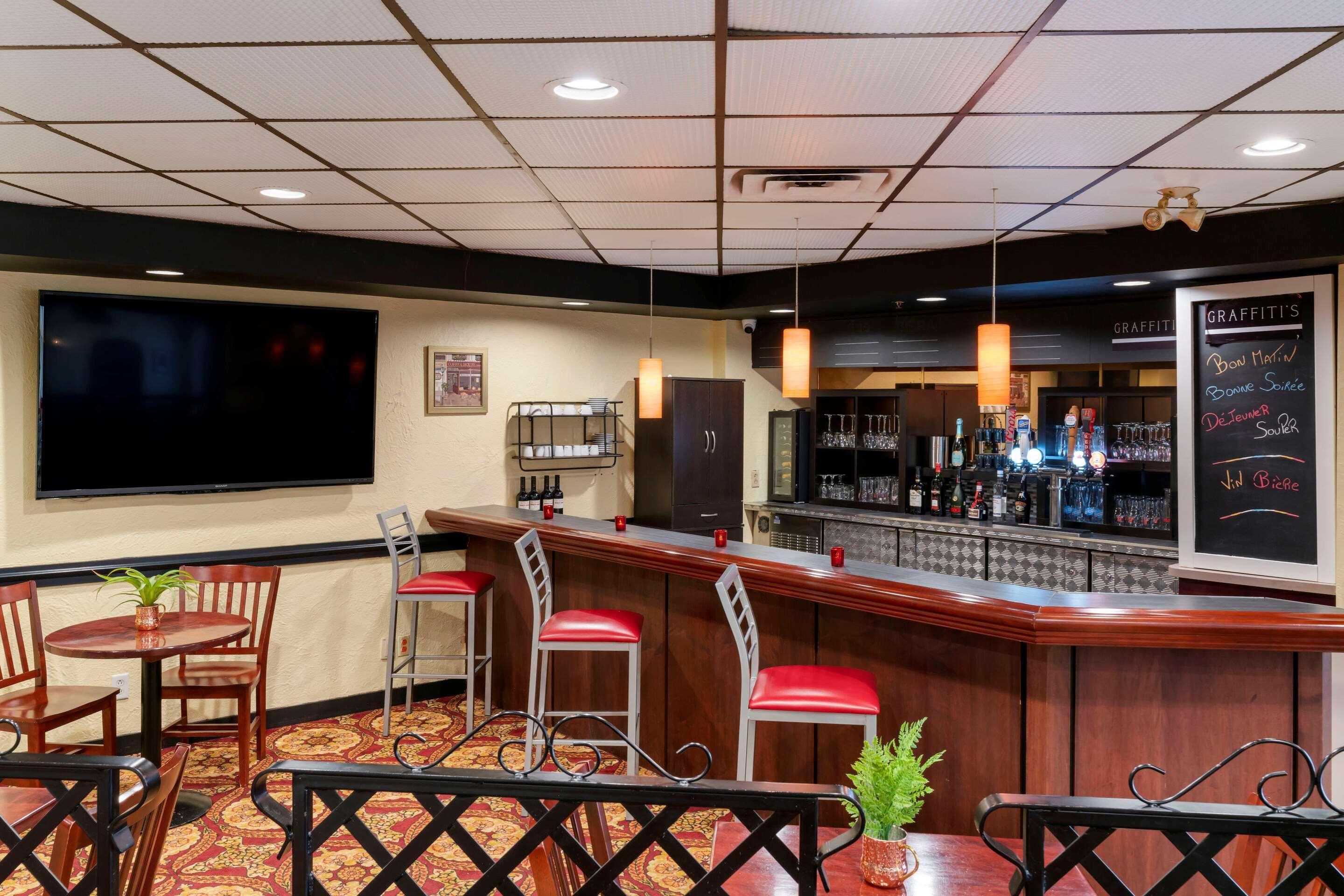 Quality Inn And Suites Montreal East מראה חיצוני תמונה