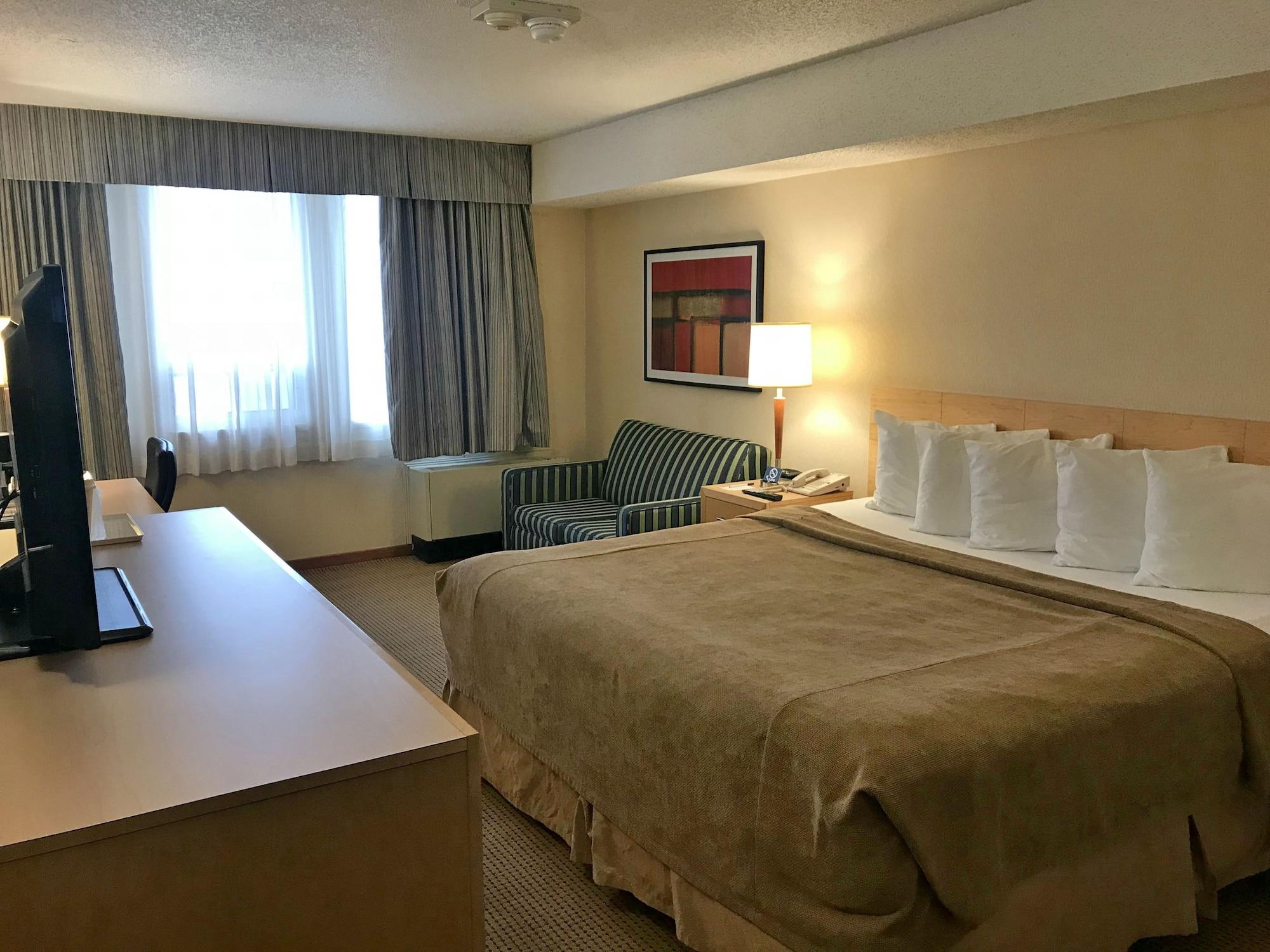 Quality Inn And Suites Montreal East מראה חיצוני תמונה