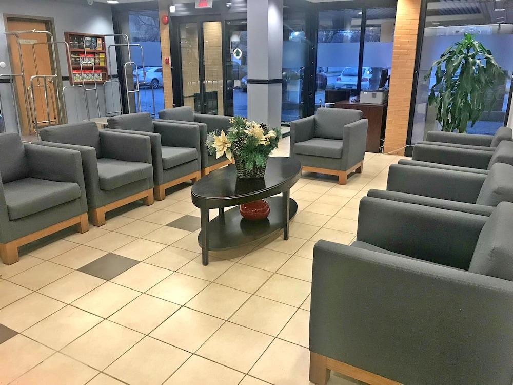 Quality Inn And Suites Montreal East מראה חיצוני תמונה