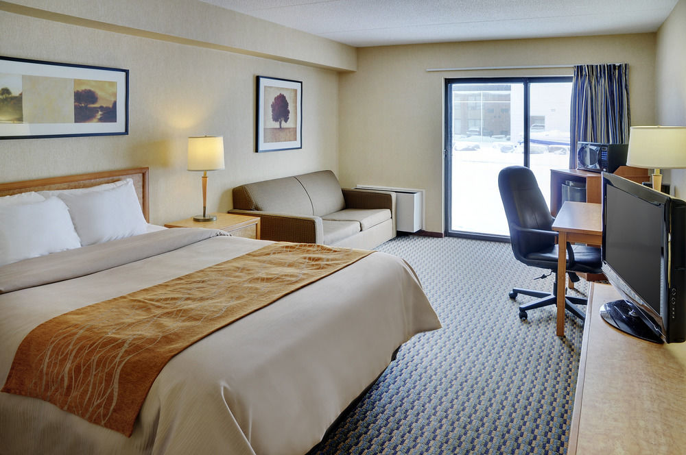 Quality Inn And Suites Montreal East מראה חיצוני תמונה