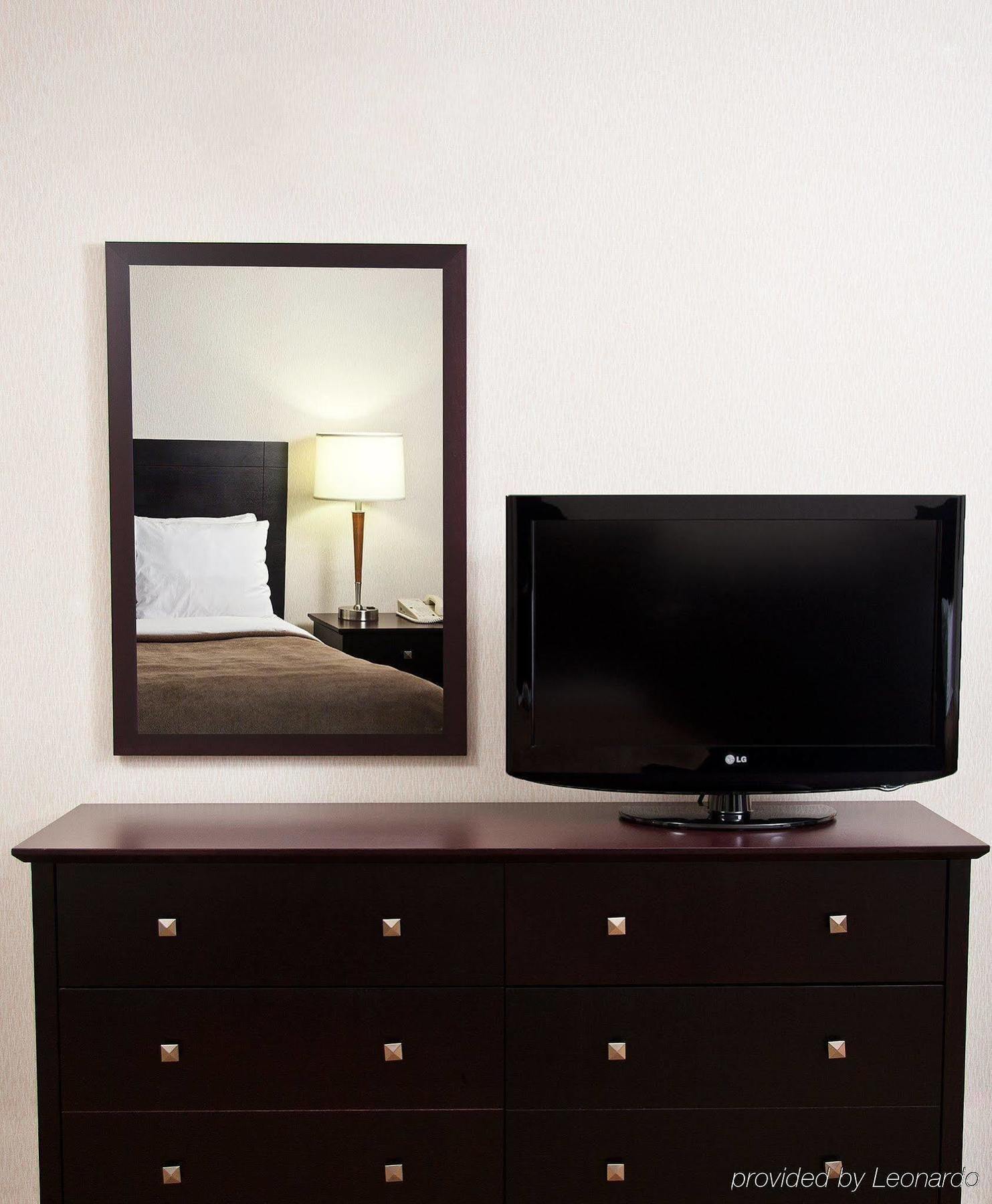 Quality Inn And Suites Montreal East חדר תמונה
