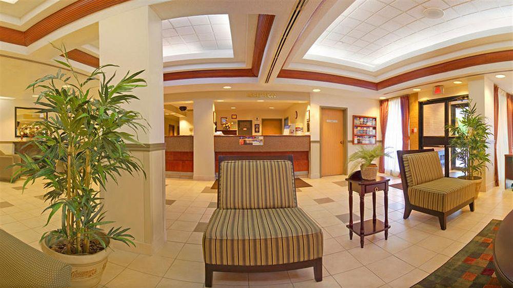 Quality Inn And Suites Montreal East מראה חיצוני תמונה